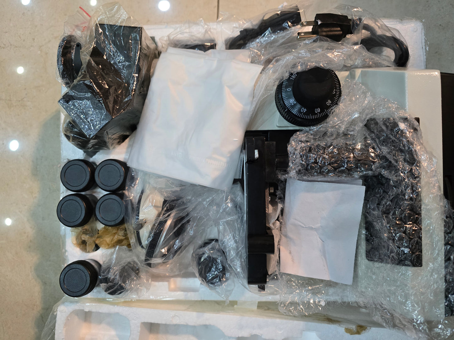 Microscopio omax trinocular M837L